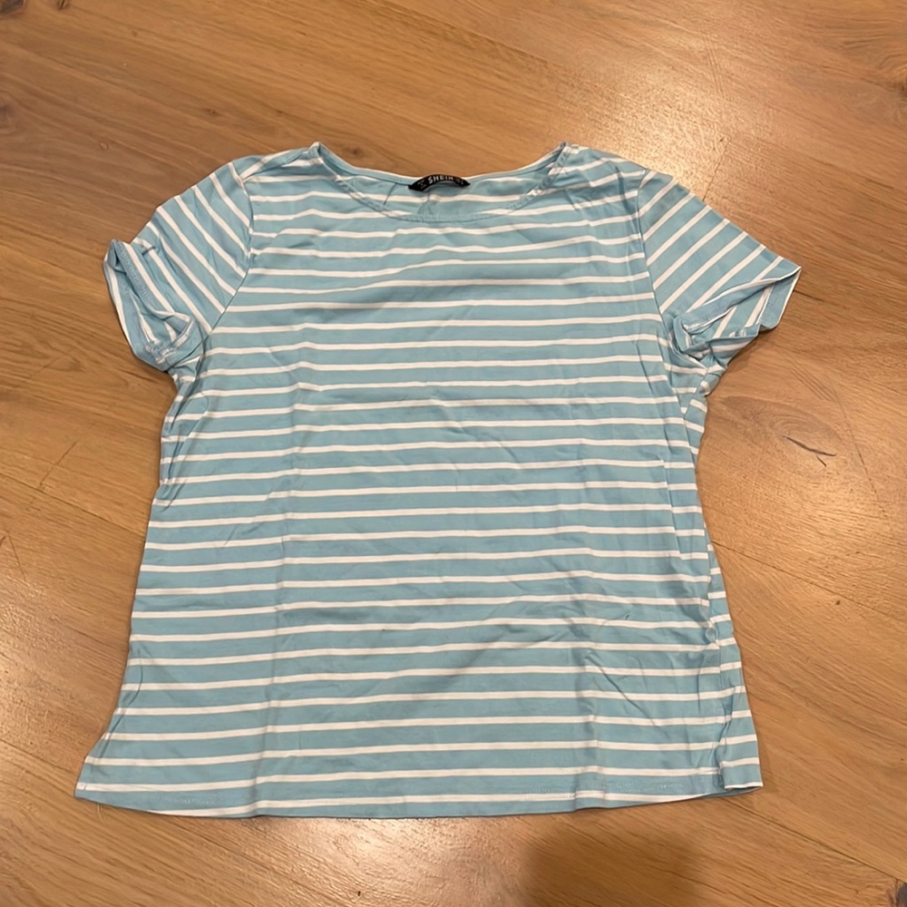 barely worn great condition striped tshirt
